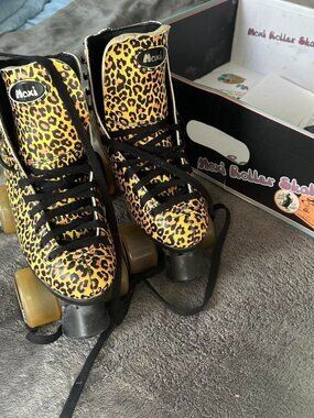 Moxi Leopard Print Roller Skates Sz 6 Women’s